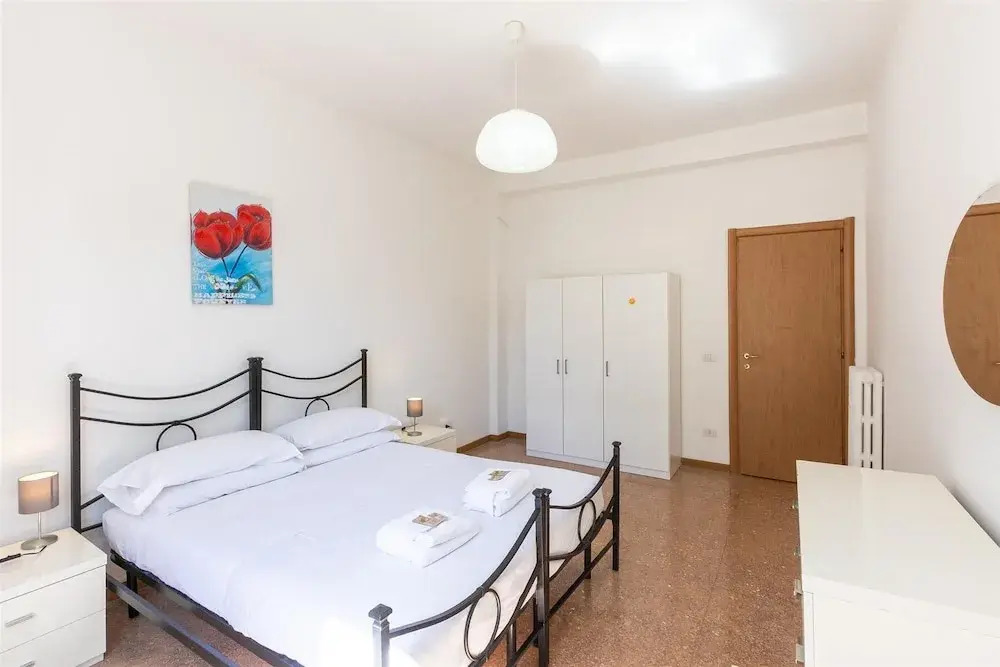 Rental in Rome Jenner Apartment