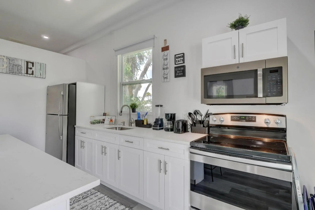 Guest House In a Downtown Bonita Springs Compound