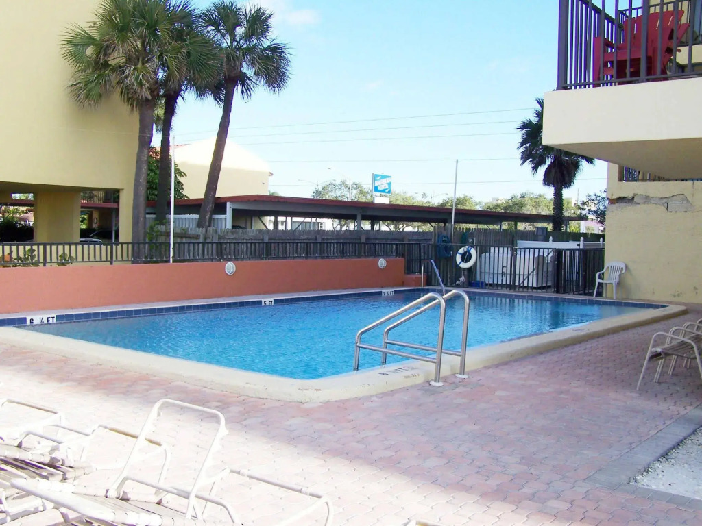 Las Brisas Condominiums