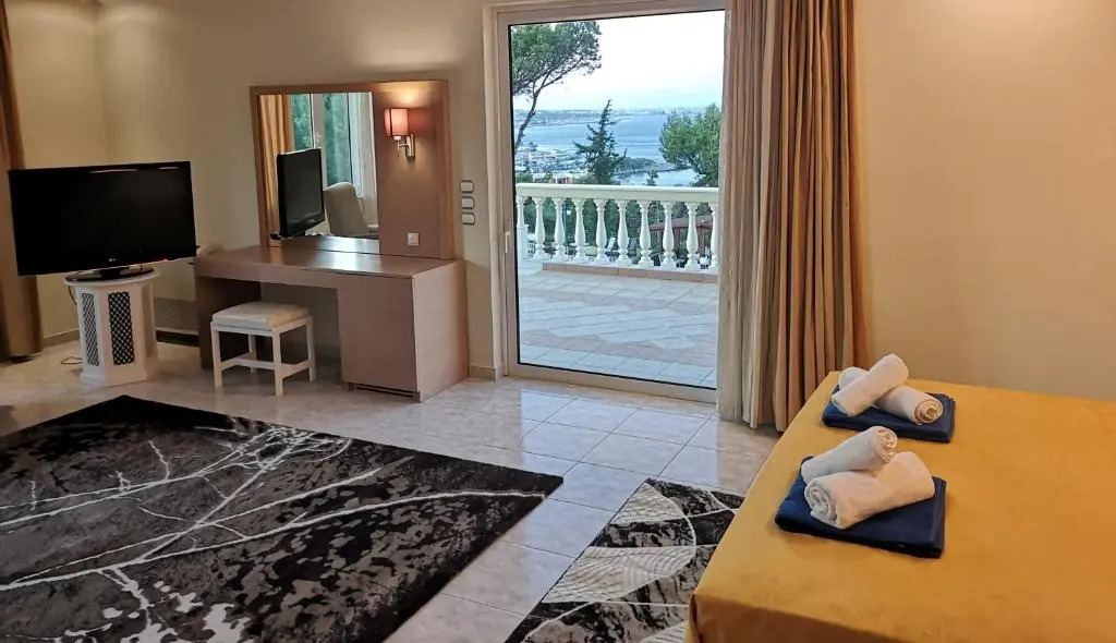 Filoxenia in Blue Louis Luxury Villa