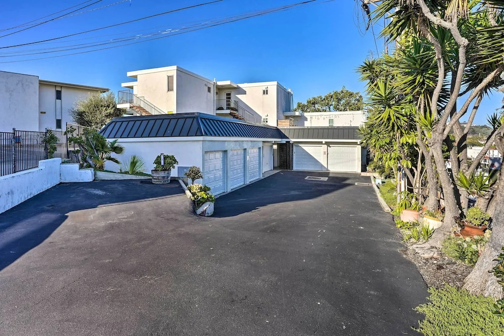 San Clemente Condo w/ Gorgeous Views: Near Beach!
