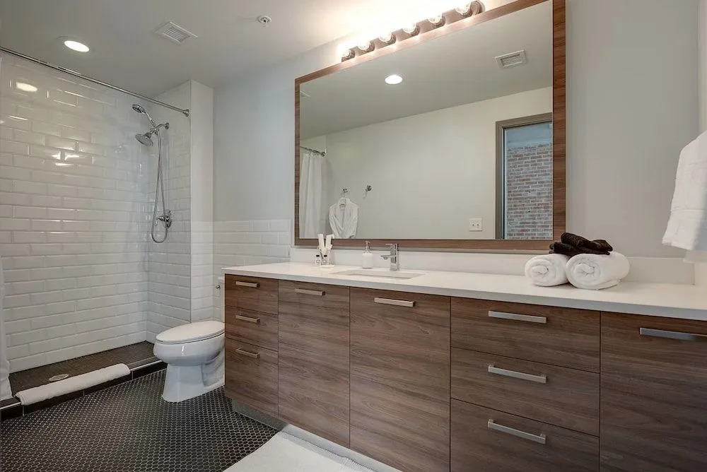 Modern 1bd in the Core of Downtown