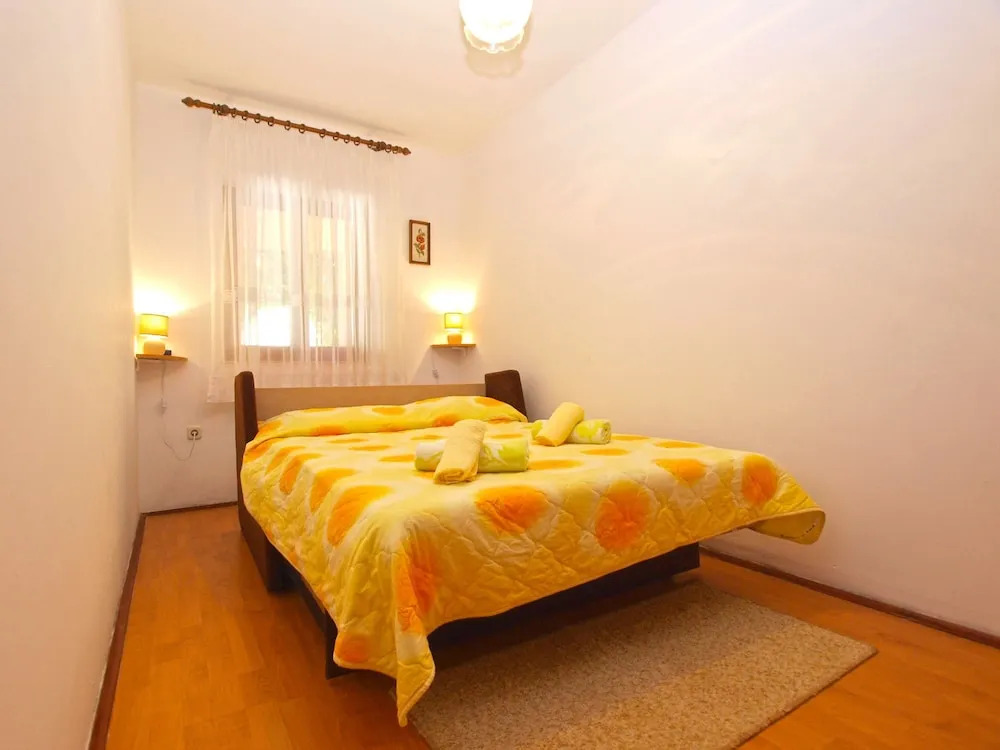 Apartment 1382