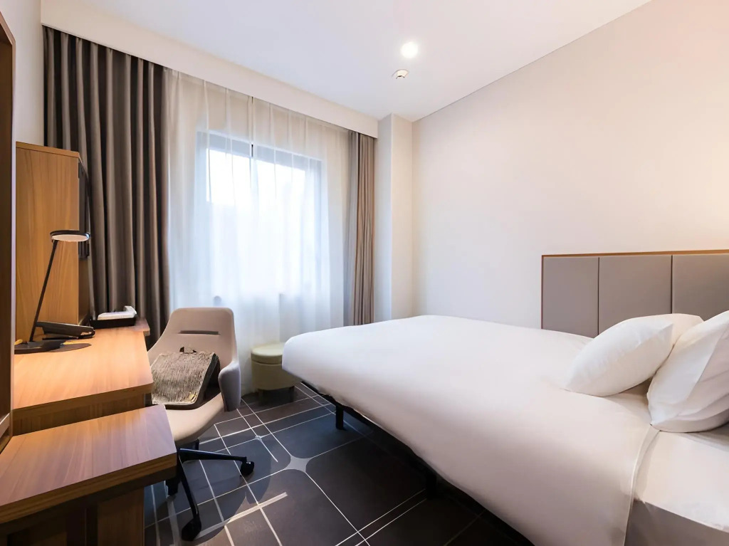 JR-East Hotel Mets Mejiro