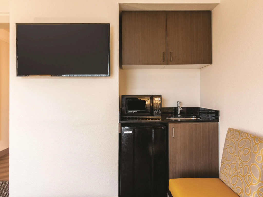 La Quinta Inn & Suites by Wyndham Shreveport Airport