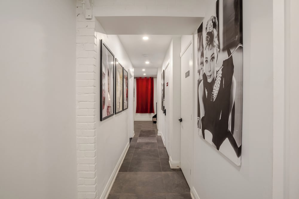 Theatre Hotel by Lodgo