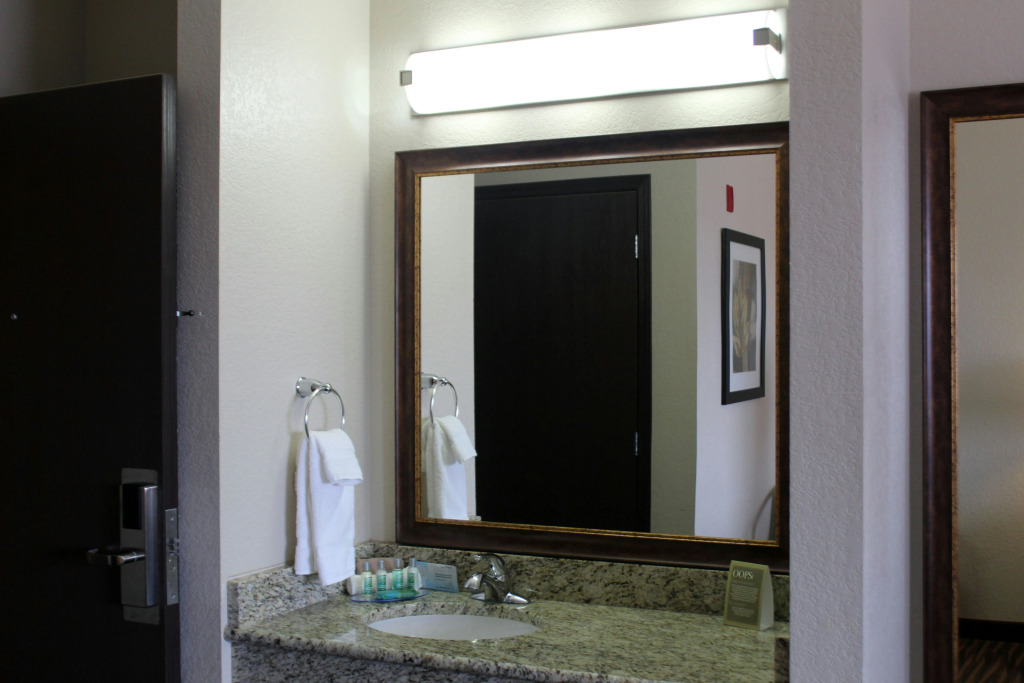 Cobblestone Inn & Suites - Denison | Oak Ridge