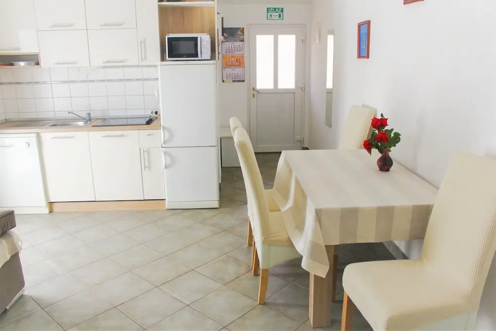 Room in Apartment - Great Location Just a Short Walk From the Beach and Downtown Biograd - 4 Guests!