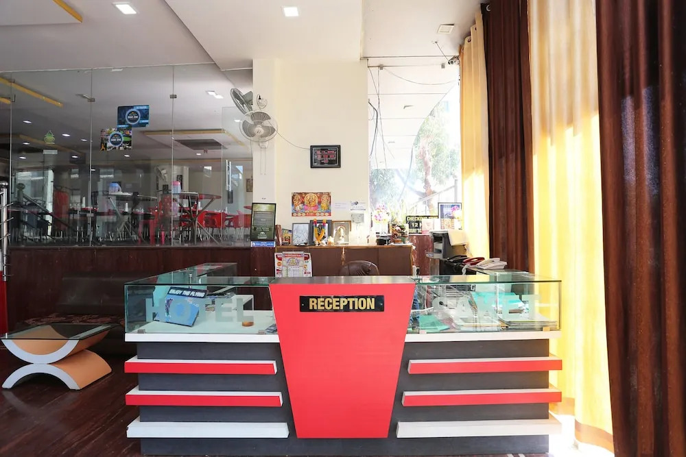 OYO 7828 Hotel Saket