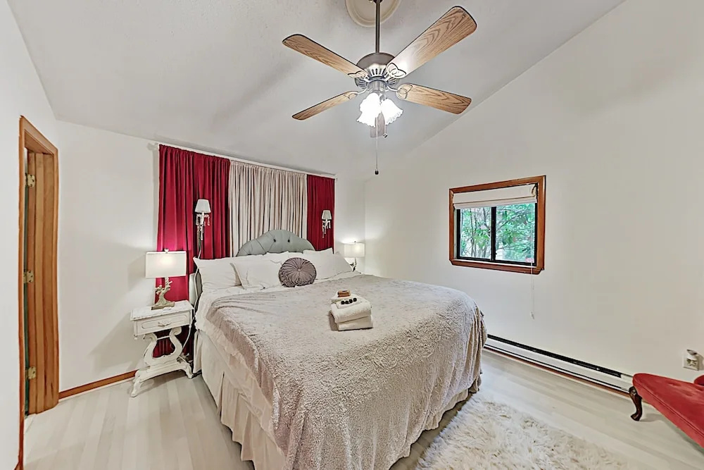 The "hawks Nest" Offers The Best Views In The Valley 2 Bedroom Home