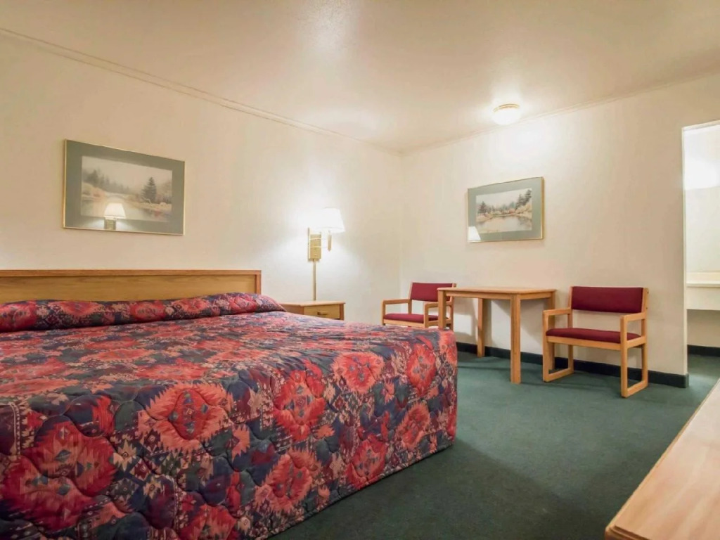 Deer Lodge Motel