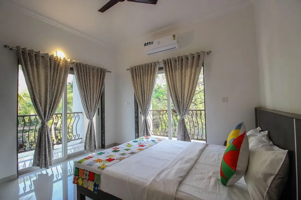 OYO 10973 Home Exotic 2BHK Pool View Siolim