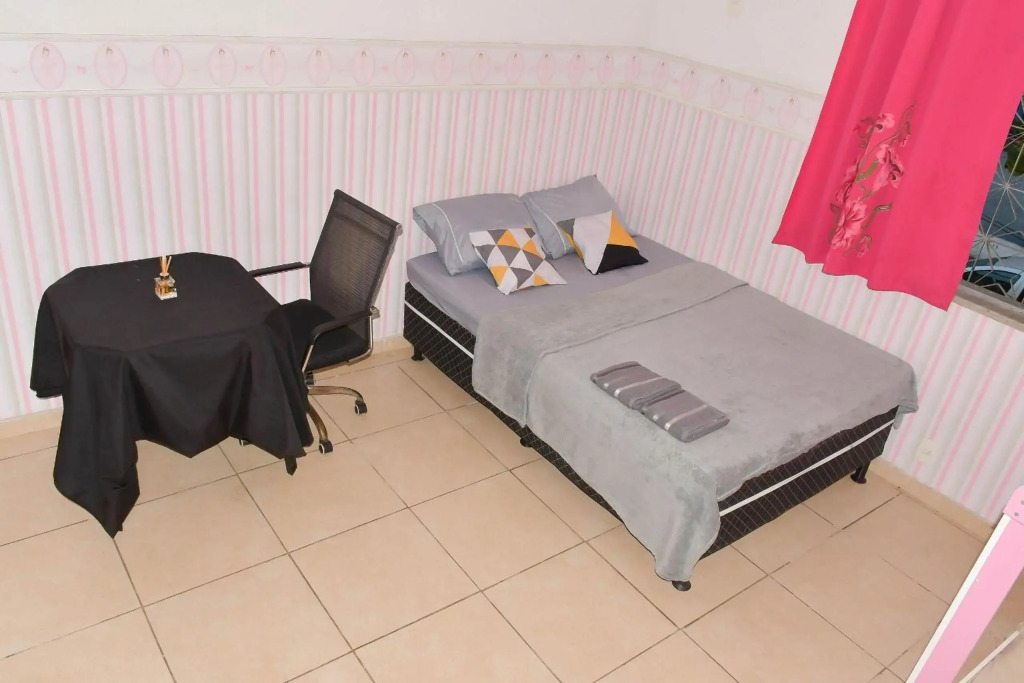Quarto em residência tranquila e familiar
