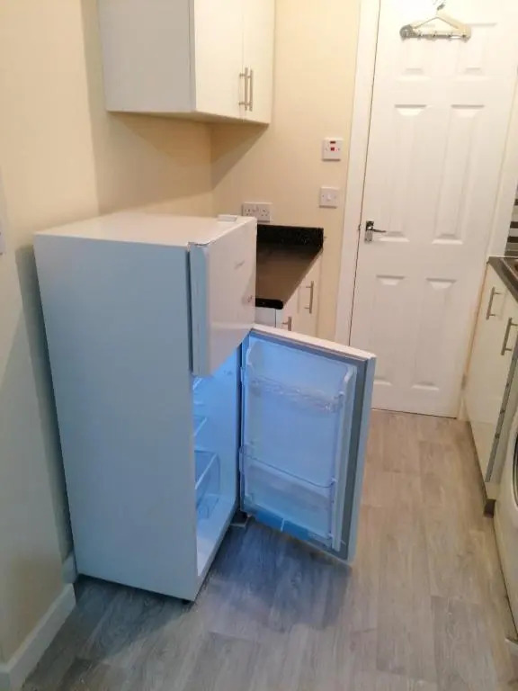 Self-contained studio flat bathrooms kitchens upgrade locations to city centre 15 minutes walking distance Nottingham universities Queen hospitals city hospitals