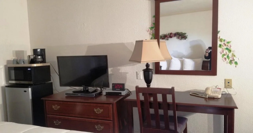 Stanford Motor Inn