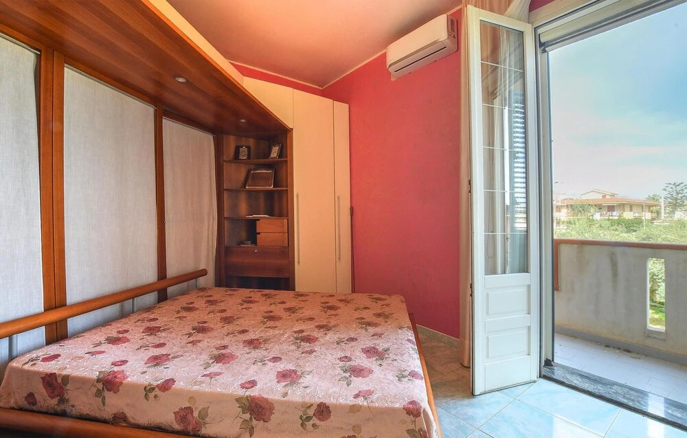 Beautiful Home in Avola With Wifi and 2 Bedrooms