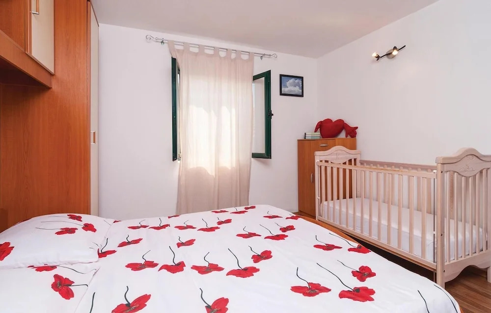 Amazing Home in Mirca with Hot Tub, WiFi & 4 Bedrooms