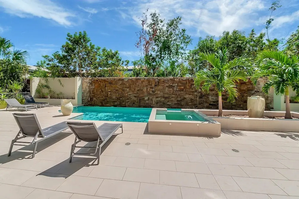 Pool View City Centre Apartment 202