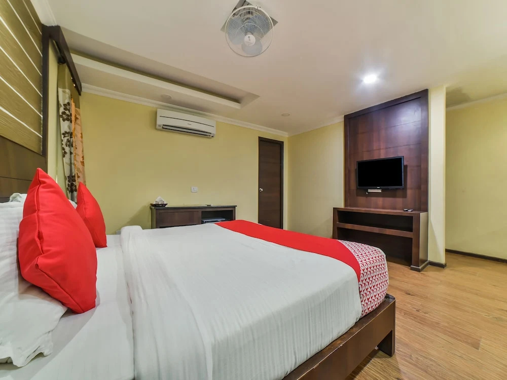 OYO 4668 Hotel Ocean Residency