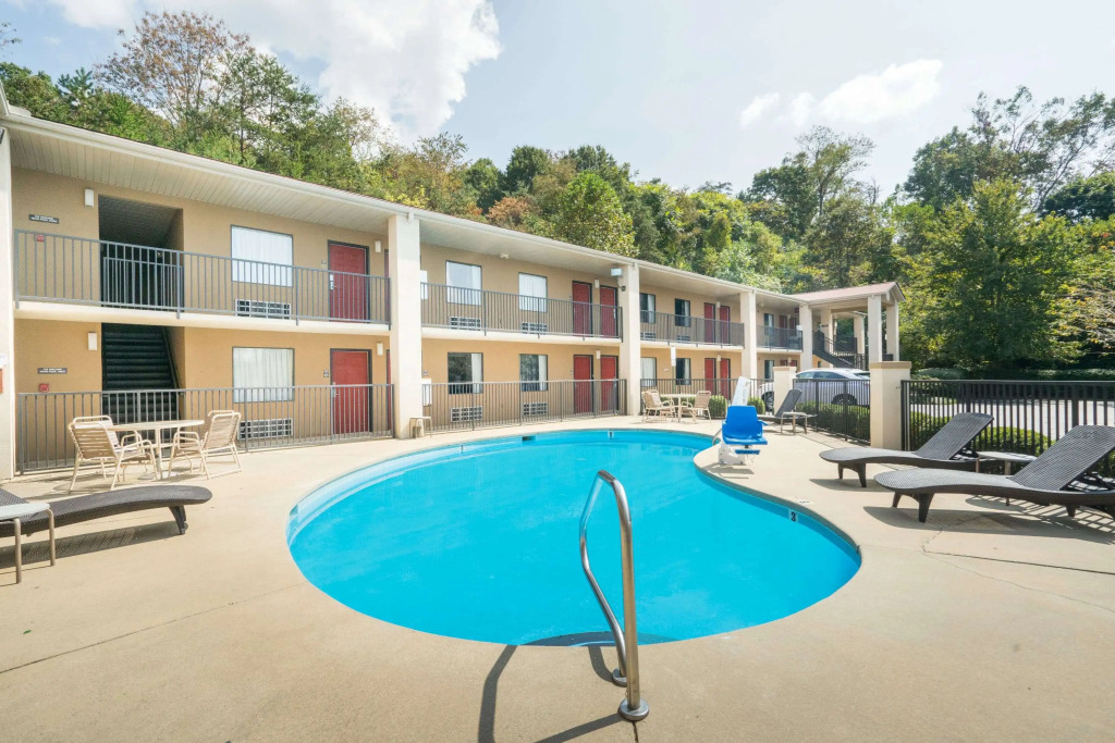 Days Inn by Wyndham Asheville Downtown North