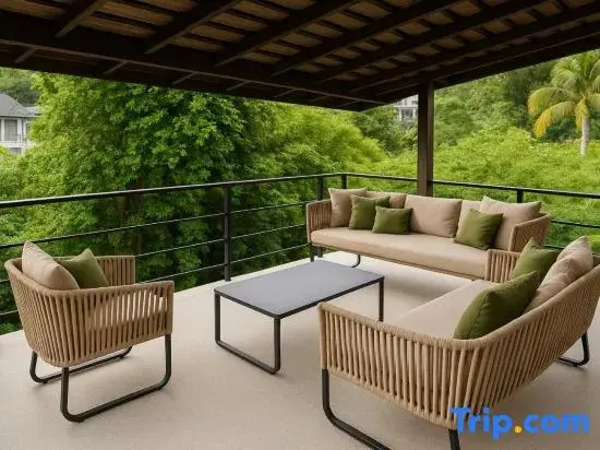 Boho 3-4 Bedroom Billa with Private Pool & Apartment, Walk to Beach