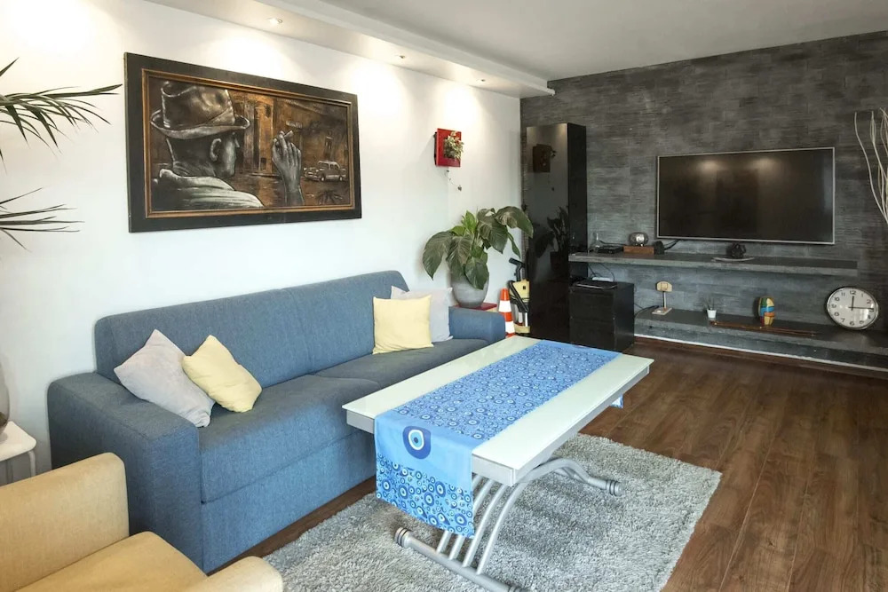 Superb Apartment With Balcony Near la Defense