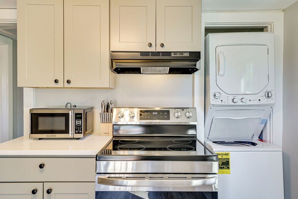 2 Mi to Uptown: Centrally Located Kingston Apt!