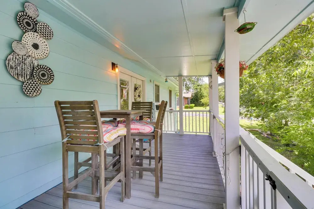 1 Mi to Dtwn + Fenced Yard: Georgetown Getaway!