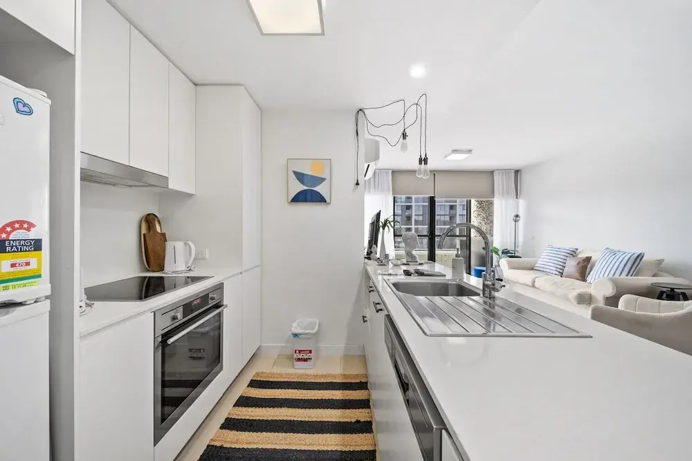 Elegant 2-bed With Pool, Alfresco Dining & Balcony