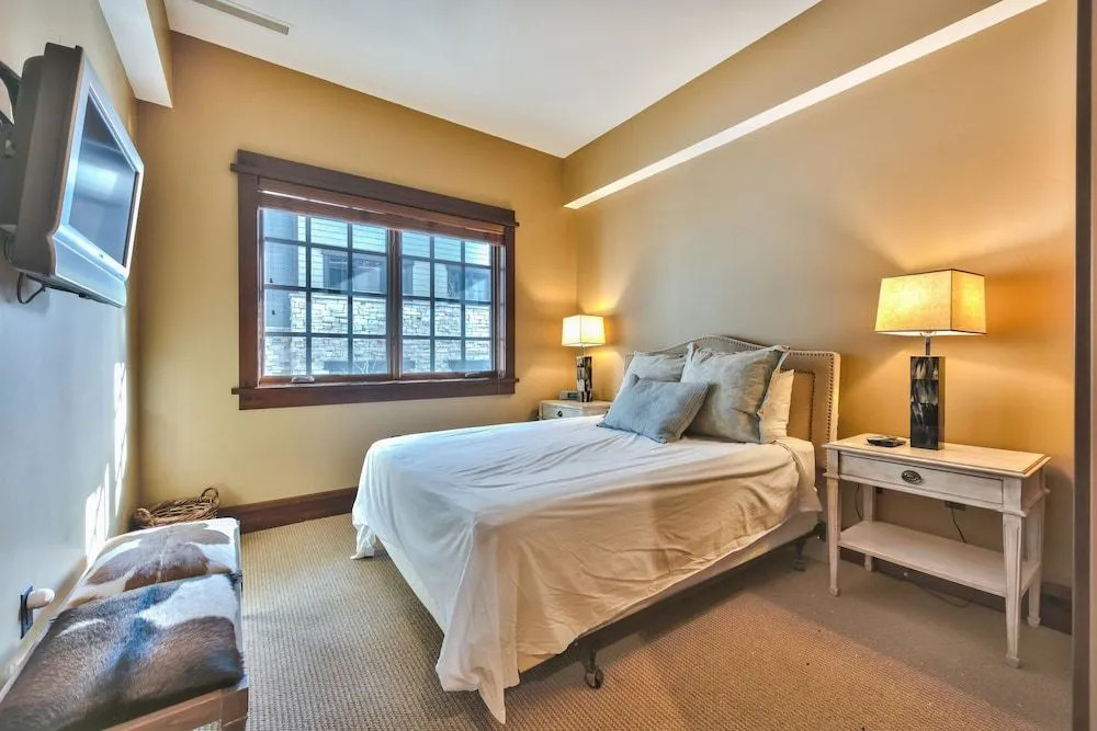 Deer Valley Arrowleaf 302