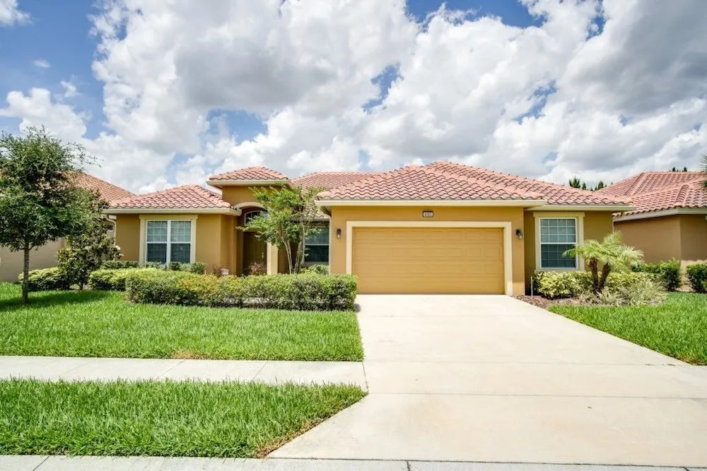 Stunning Modern Solterra 5 Bedroom/4 Bathroom Home