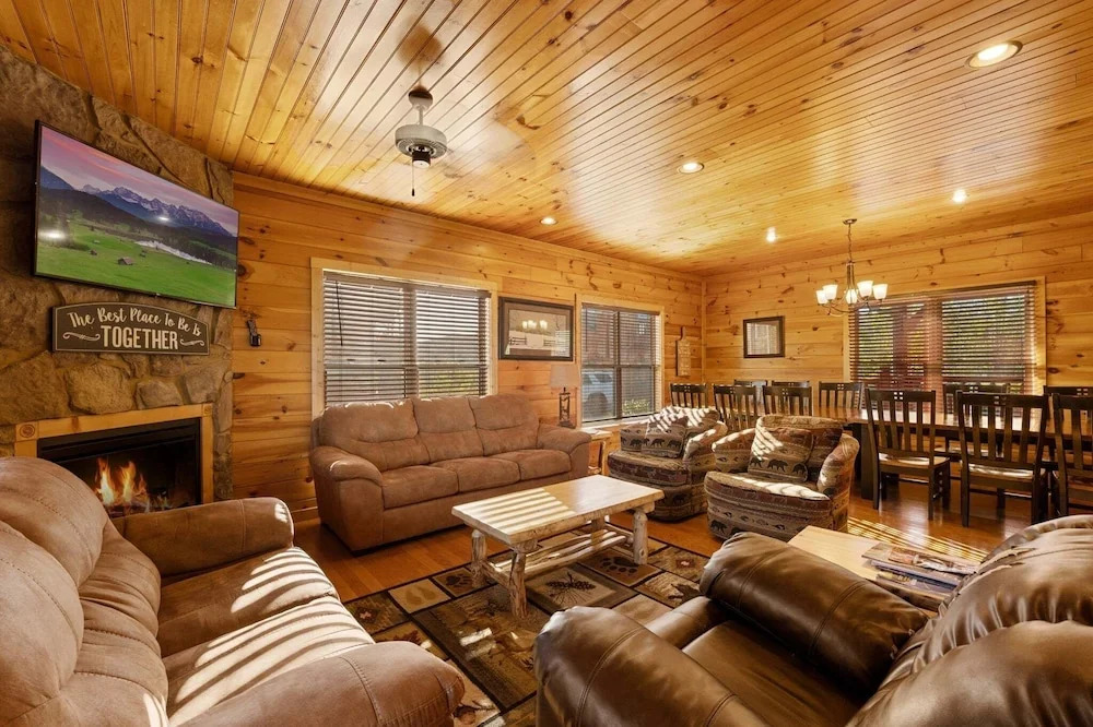 Gatlinburg Mountain Lodge 5 Bedroom Cabin