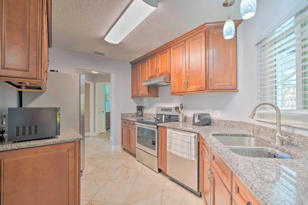 Hernando Beach Home w/ Pool & Canal Access