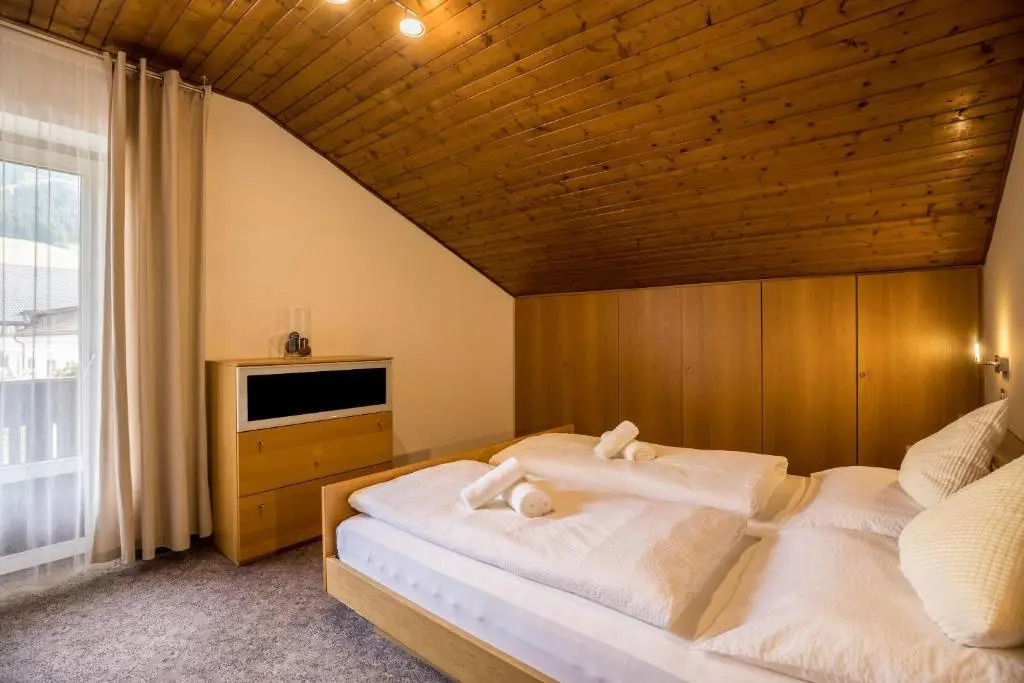Apt Hofer Silena