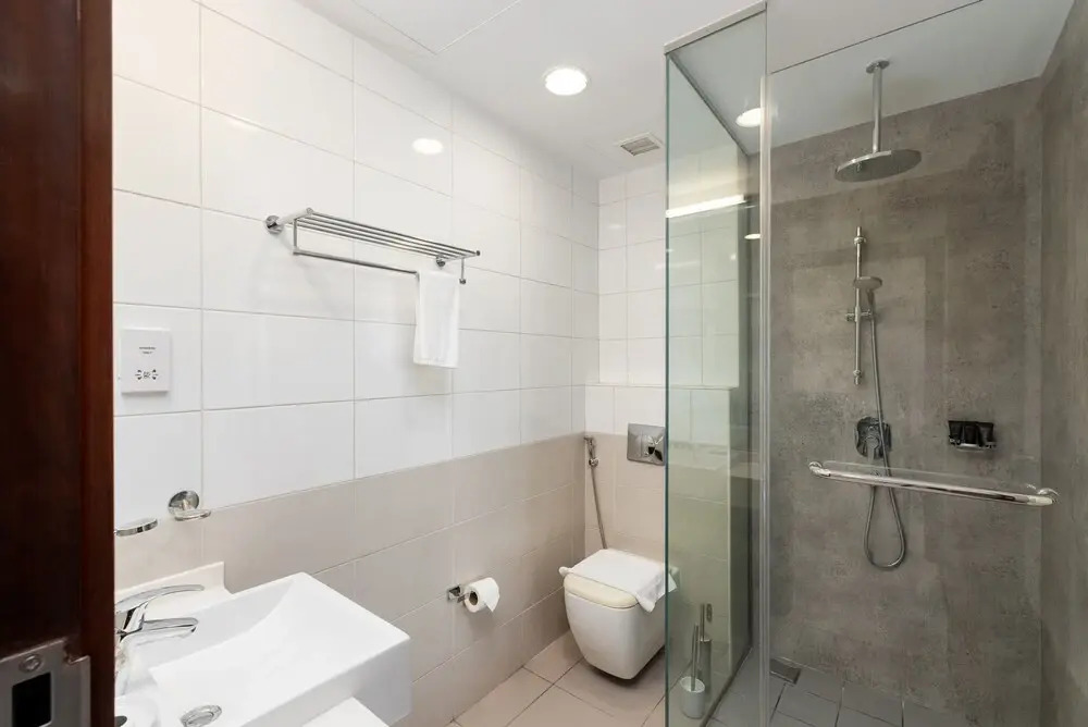 Urban 1BR Palm Apt w Beach Access