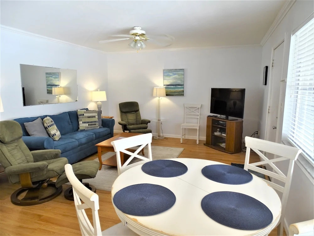 Siesta Beach House #207 2 Bedrooms 1.5 Bathroom Condo