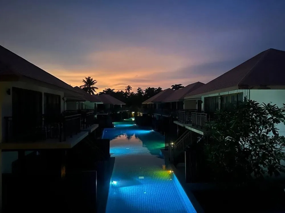 Blue Bay Resort - Access to Pool and Beach-Phuket & Krabi