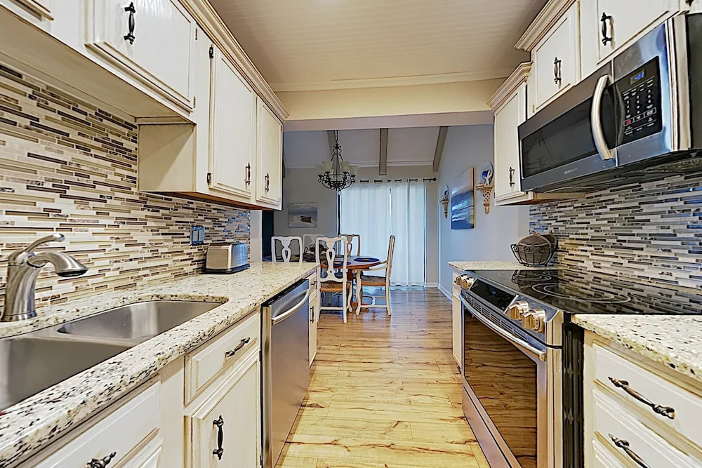 New Listing! Sunny Seascape W/ 5 Pools 3 Bedroom Condo