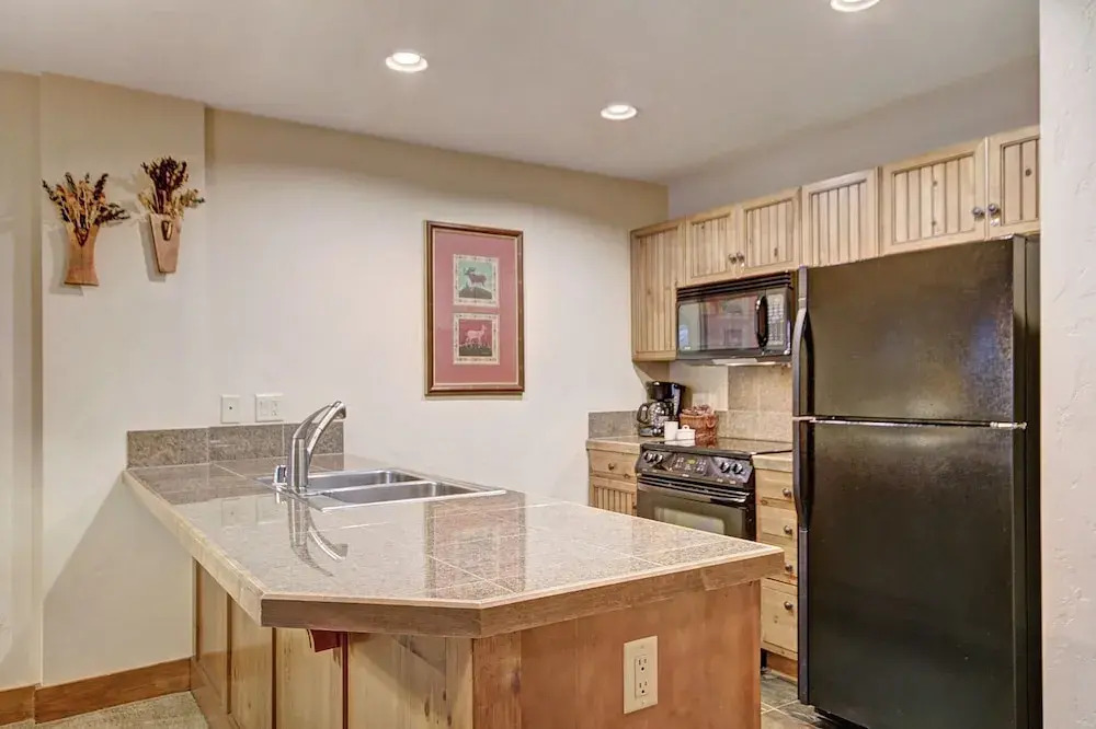 Ski-in 1br  Steps To Gondola + Main St, Sleeps 4 1 Bedroom Condo by RedAwning