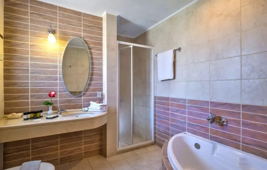 Mistral Hotel - Singles Only