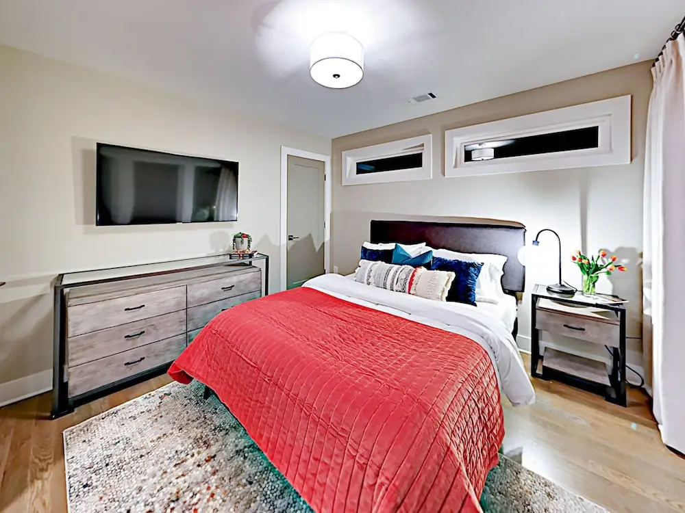 1011A 12th Ave North - 3 Br Townhouse