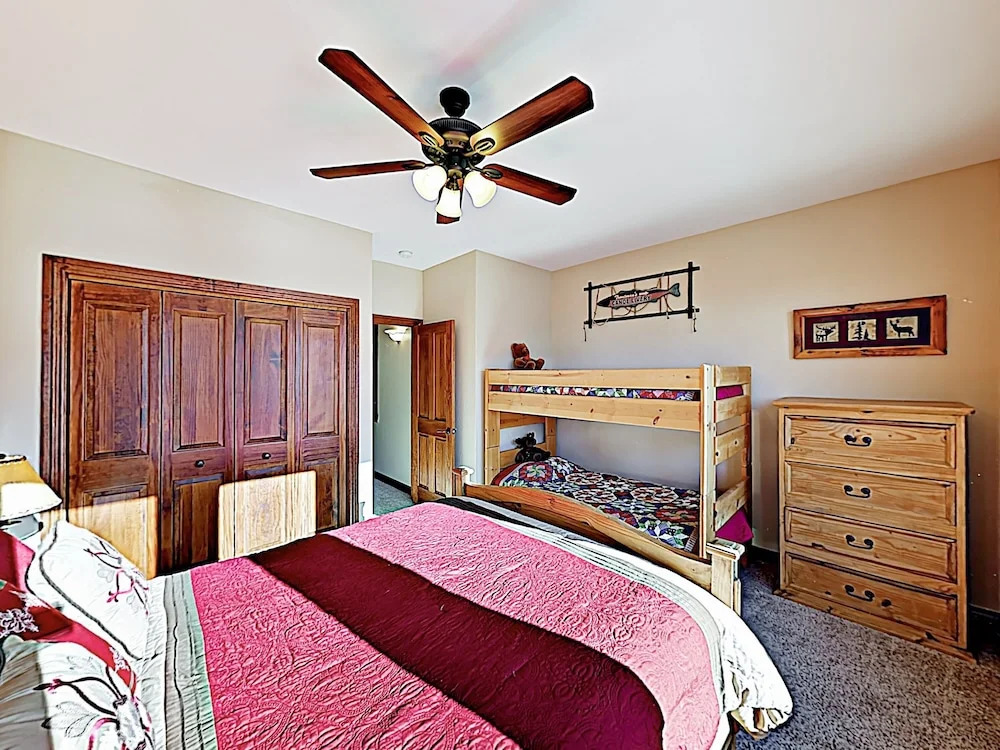 New Listing! End-unit Townhome W/ Private Hot Tub 2 Bedroom Townhouse