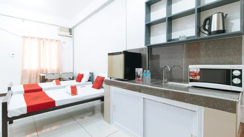 RedDoorz Plus near Tambo Paranaque
