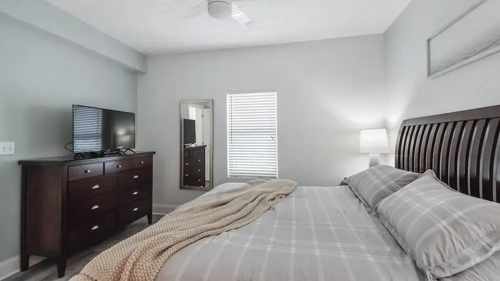 Laketown Wharf 1116