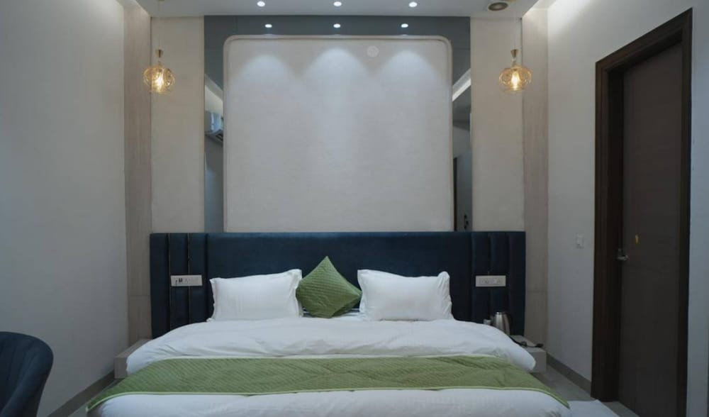 Hotel Cloud Castle Ludhiana