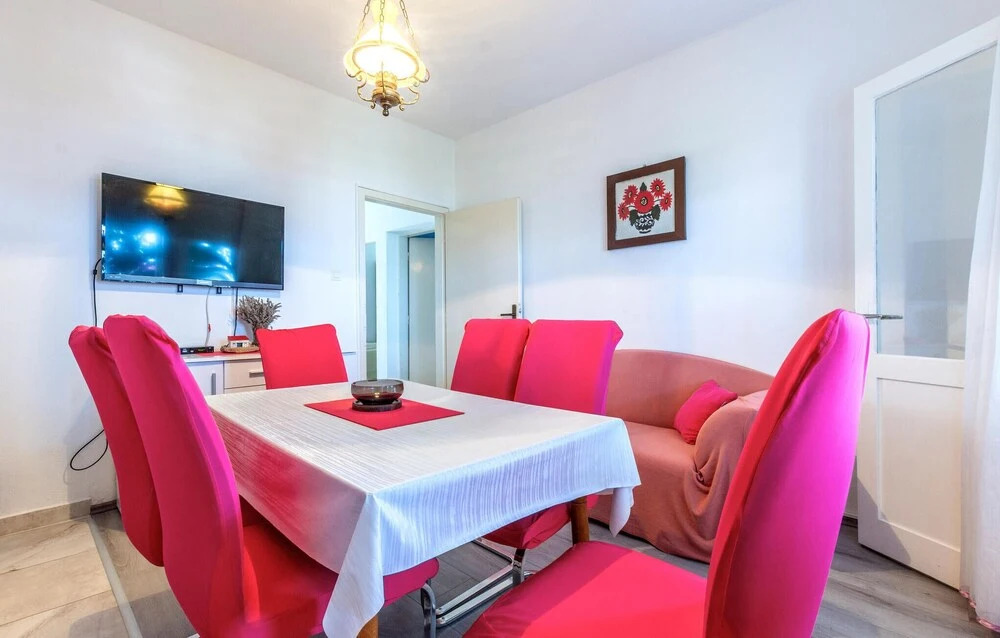 Stunning Apartment in Podstrana With 2 Bedrooms and Wifi