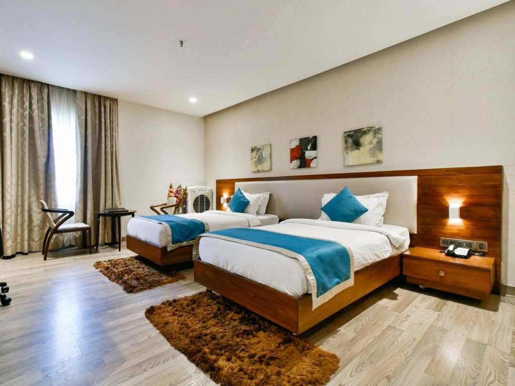 M Crown Hotel