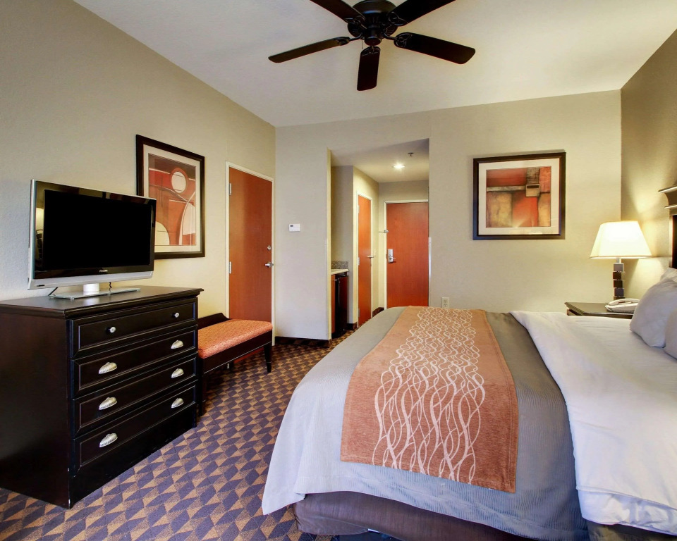 Comfort Inn & Suites Clinton - Jackson West