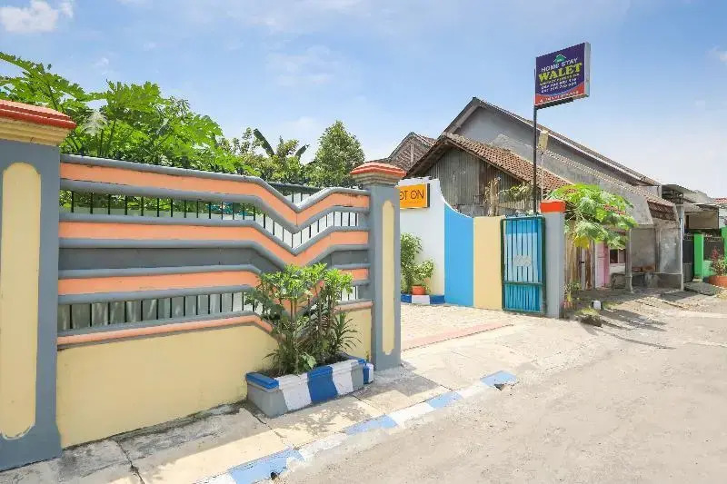 Spot On 2440 Wallet Family Residence Syariah