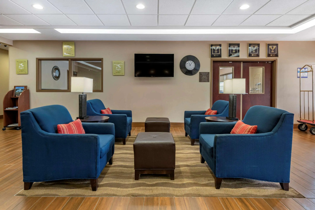 Comfort Inn & Suites Farmington - Victor